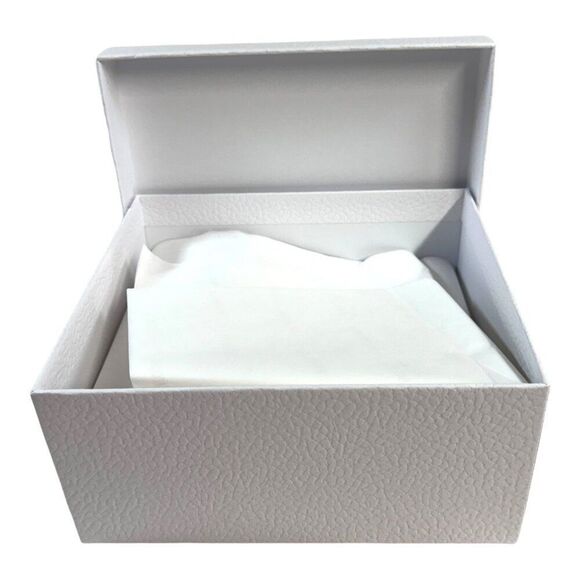 Dior Logo Embossed White Gift Box 7” X 6.25” X 3.5” Textured Lid Jewelry Wallet - Picture 7 of 10